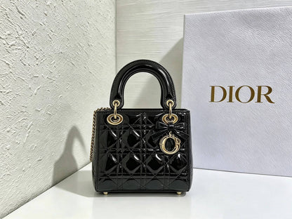 Dior

120 dhs🇦🇪🇦🇪

Withbox

Zain90
♥️♥️♥️