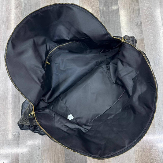 YSL 

travelling bag  

new came high quality 

160 dhs🌺

Zain39
♥️♥️♥️