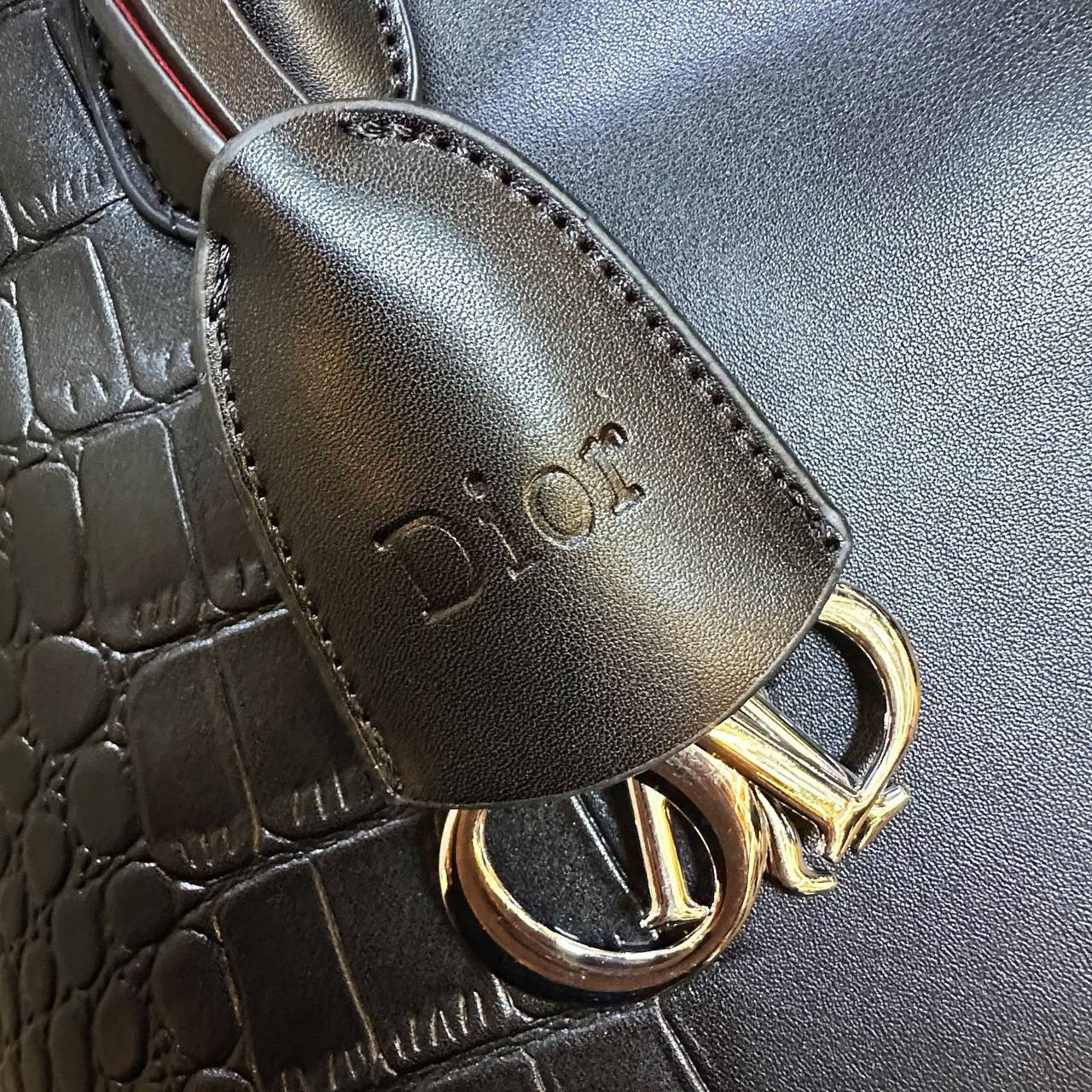 DIOR 
NEW DESIGN 
GOOD QUALITY
 
125 dhs 

Zain39
♥️♥️♥️