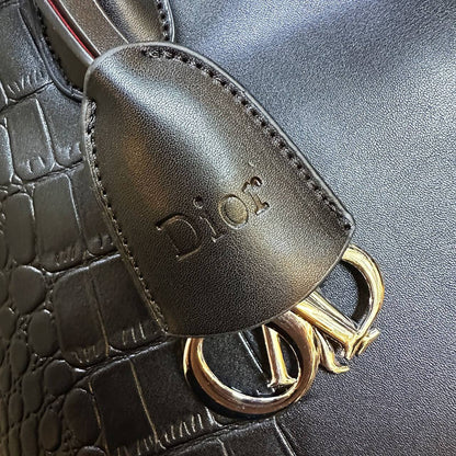 DIOR 
NEW DESIGN 
GOOD QUALITY
 
125 dhs 

Zain39
♥️♥️♥️