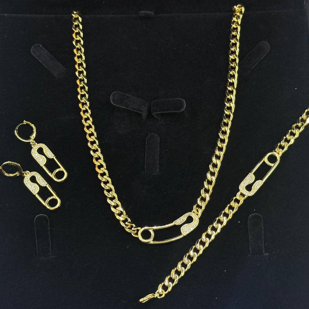 * FASHION JWELLERY•
50 dhs🌺

Zain263
♥️♥️♥️