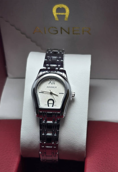 Aigner Ladies
55 dhs🇦🇪🇦🇪

Zain29
♥️♥️♥️