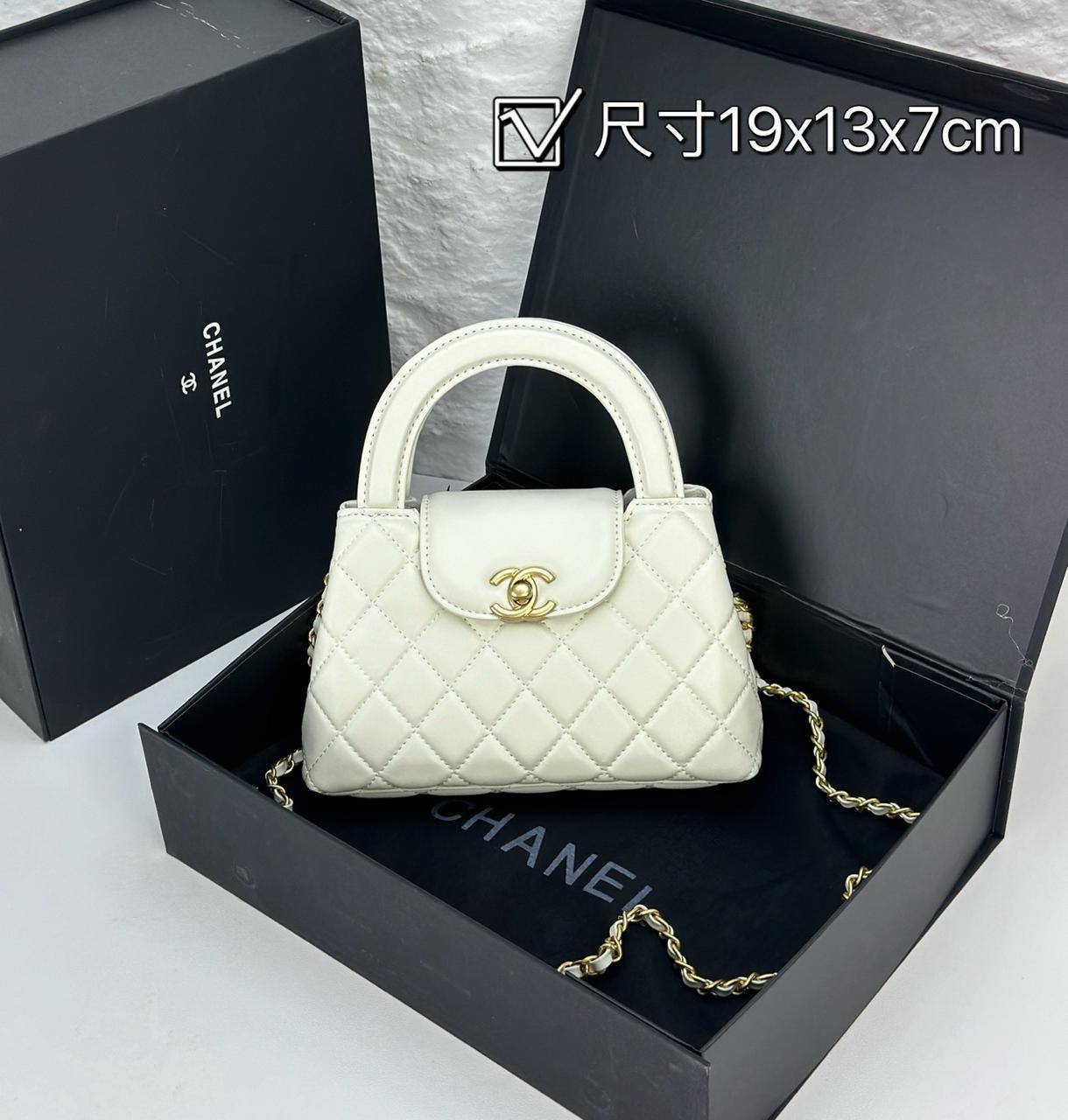 Chanel Master
19cm🫶🏼
240 dhs❣️
with Box 🗃️

Zain218
♥️♥️♥️