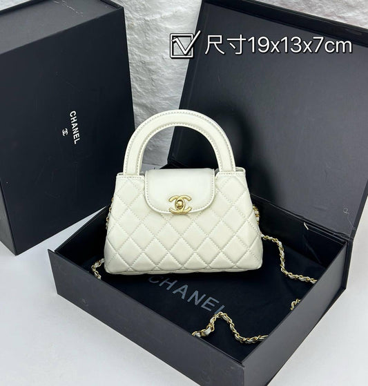 Chanel Master
19cm🫶🏼
240 dhs❣️
with Box 🗃️

Zain218
♥️♥️♥️