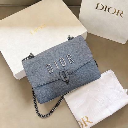 Dior
110 dhs✅ 

Zain46
♥️♥️♥️