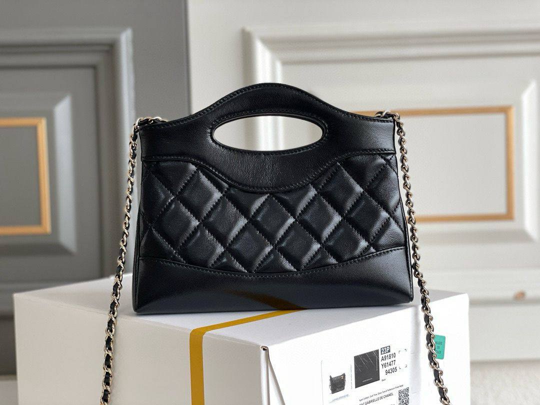 CHANEL 
NEW CAME GOOD QUALITY 
WITH BOX 
85 dhs💓
👌👌👌👌👌👌👌👌👌

Zain39
♥️♥️♥️