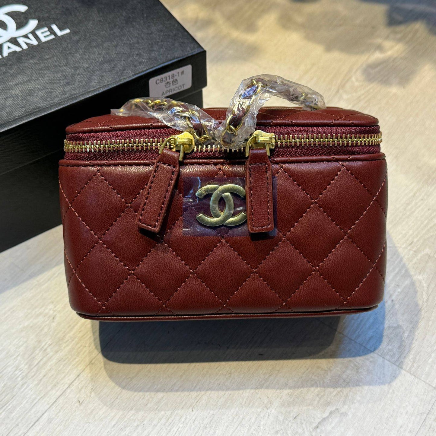 CHANEL 

18cm
95 dhs❣️

with BOX
🎁🎁🎁

Zain44
Zain254
♥️♥️♥️