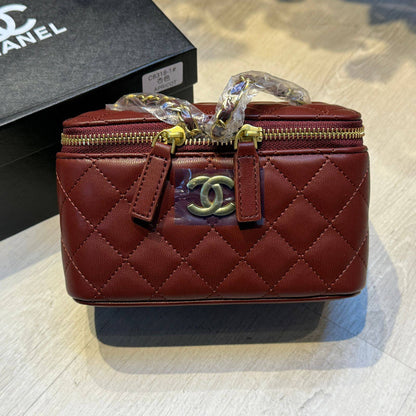 CHANEL 

18cm
95 dhs❣️

with BOX
🎁🎁🎁

Zain44
Zain254
♥️♥️♥️