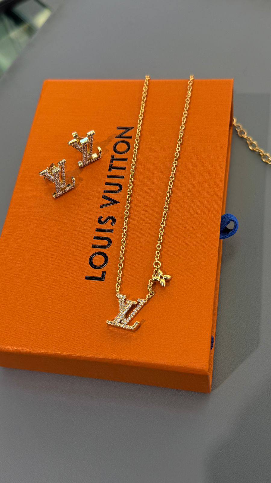 LV Set
90 dhs❣️ Normal Box

180 dhs❣️with the same box

Zain209
♥️♥️♥️