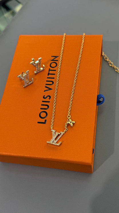 LV Set
90 dhs❣️ Normal Box

180 dhs❣️with the same box

Zain209
♥️♥️♥️