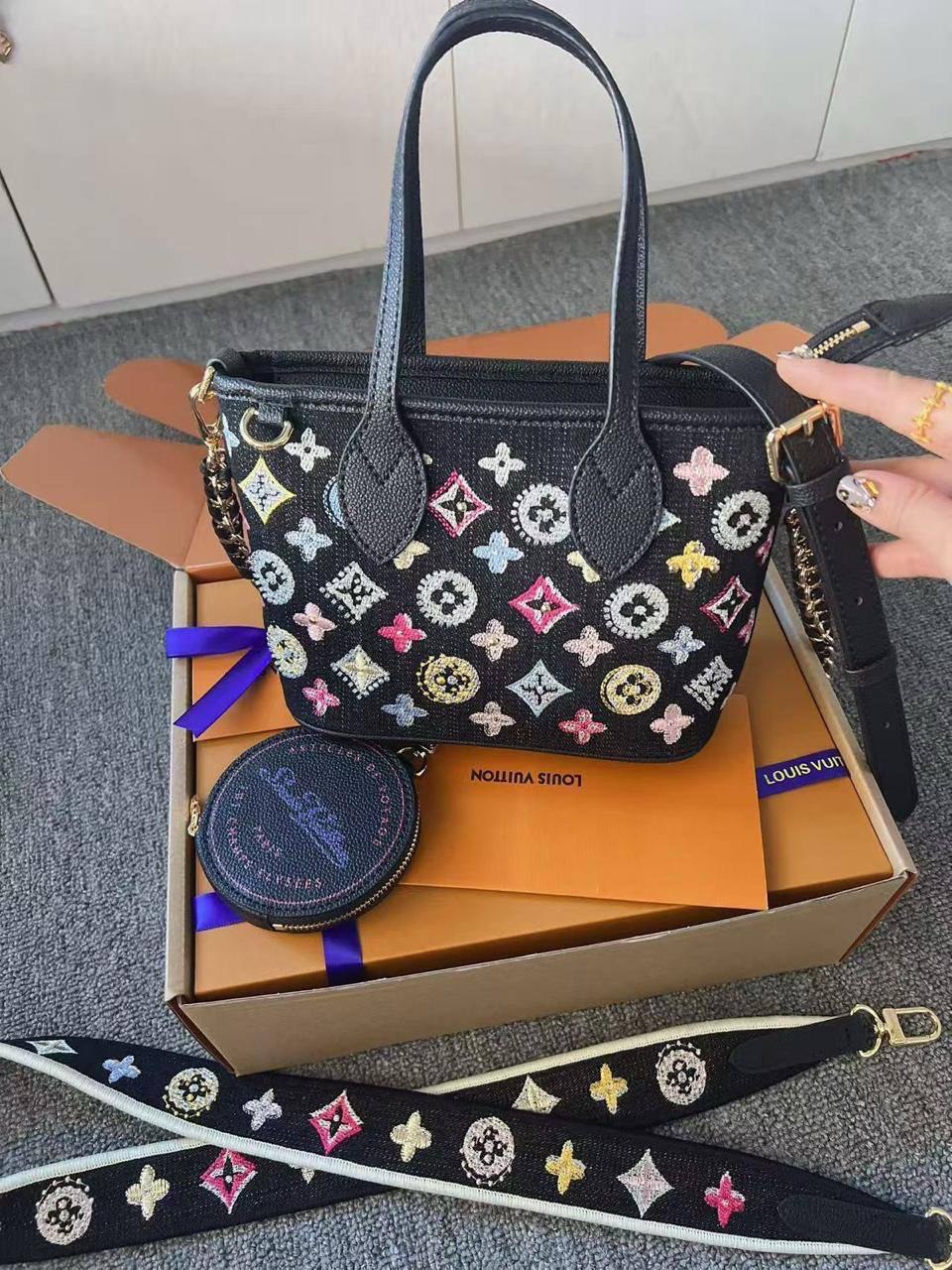 LV
Master🌺🌺
360 dhs✅ New Stock 

Zain297
♥️♥️♥️