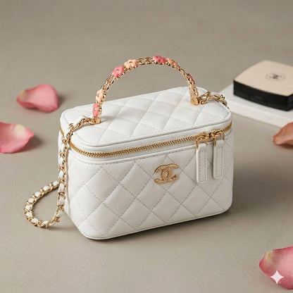 CHANEL Top Handle
Vanity Flower design
Lambskin Leather Material
With Mirror inside
With BOX🎁
Size : 18 cm
110 dhs✅

Zain239
♥️♥️♥️