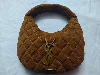 YSL
80 dhs✅
with box
size 25×4×27cm

Zain213
♥️♥️♥️