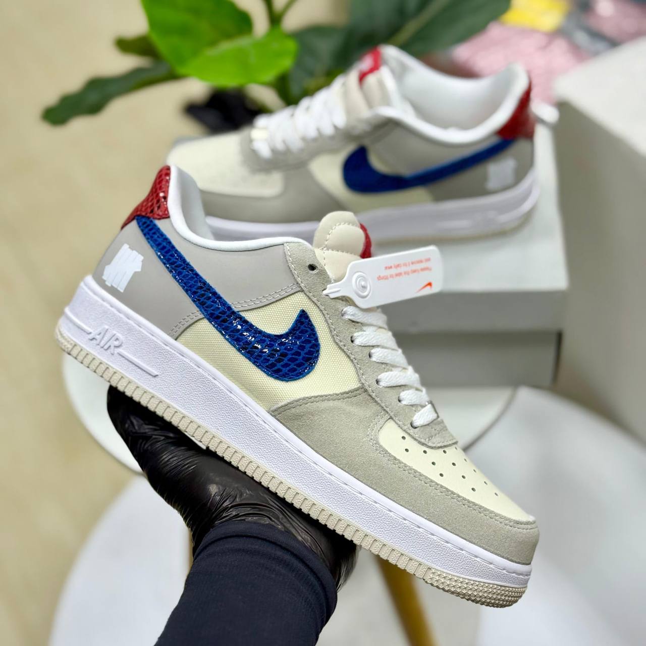 Nike
Size 40 to 45 
110 dhs💓

Zain27
♥️♥️♥️