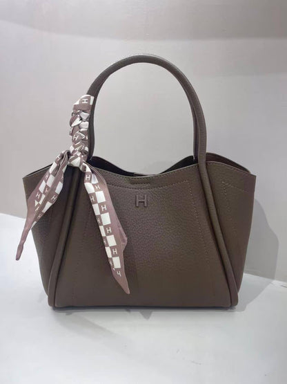 Hermes 

110 dhs💓
Size 26cm

Zain200
♥️♥️♥️