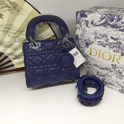 Dior
90 dhs💛

Zain235
♥️♥️♥️