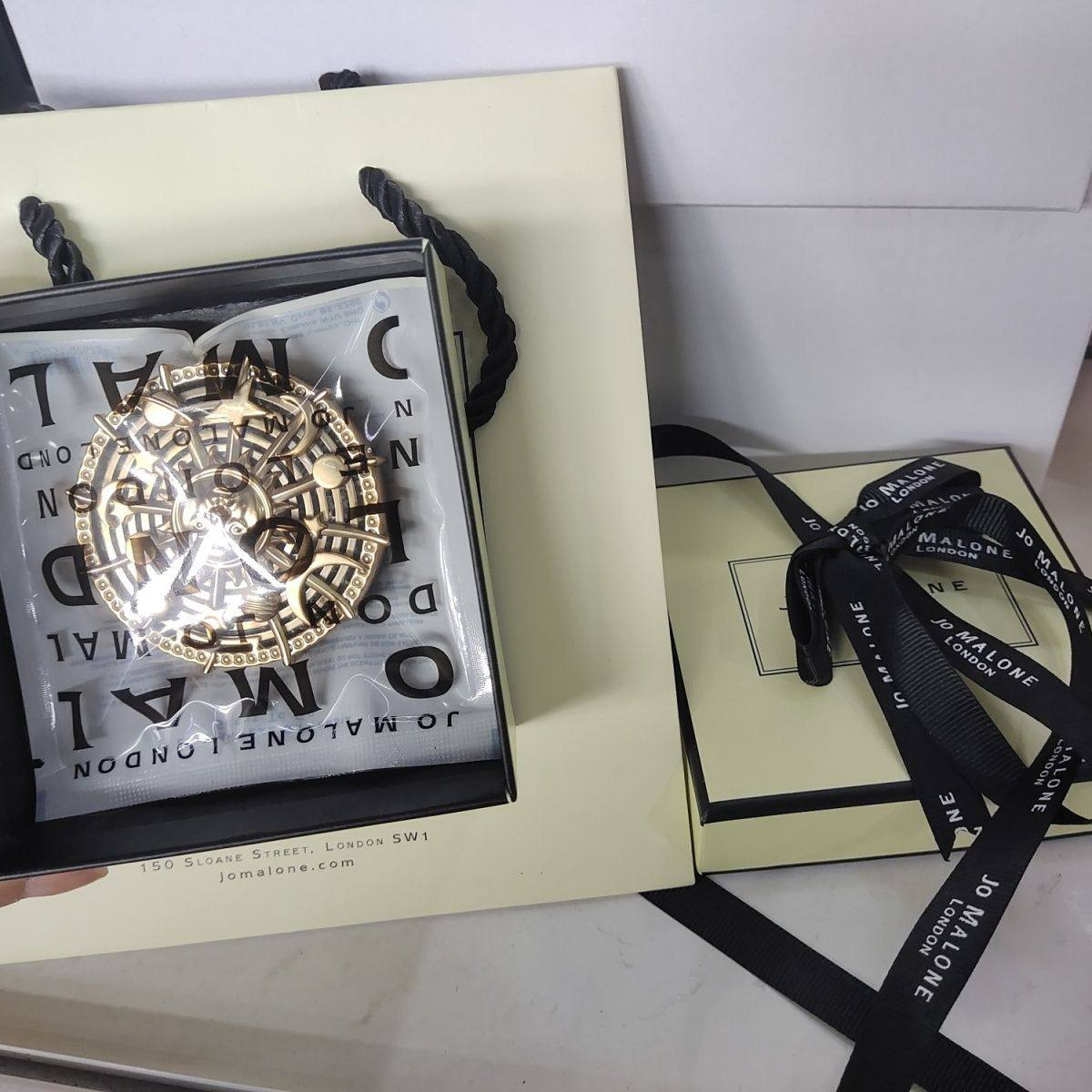 New arrival : 🔥🔥🔥 
Jo Malone car hanger with fragrance 
Aed 45 dhs✅ 🎁
with box and paperbag

Zain243
♥️♥️♥️