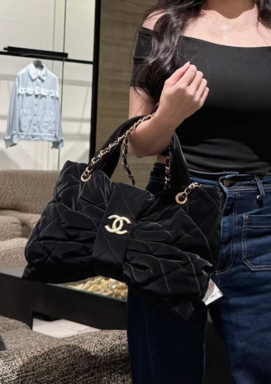 CHANEL 
COPY ONE 
150 dhs👑

Zain39
♥️♥️♥️