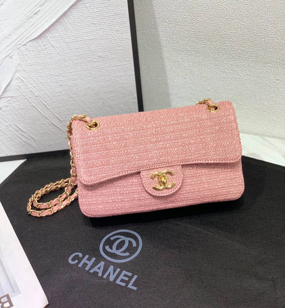 CHANEL 
 GOOD QUALITY 
WITH BOX 
130 dhs✅

Zain295
♥️♥️♥️