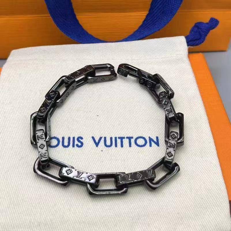 LV 
Master Bracelet 
90 dhs🪙🌨️

Zain32
♥️♥️♥️