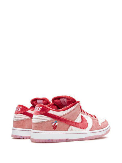 Nike SB Dunk Low Pro "Strangelove"❤️
Size 36-45 AVAILABLE 🤩
220 dhs🪙💕

Zain242
♥️♥️♥️