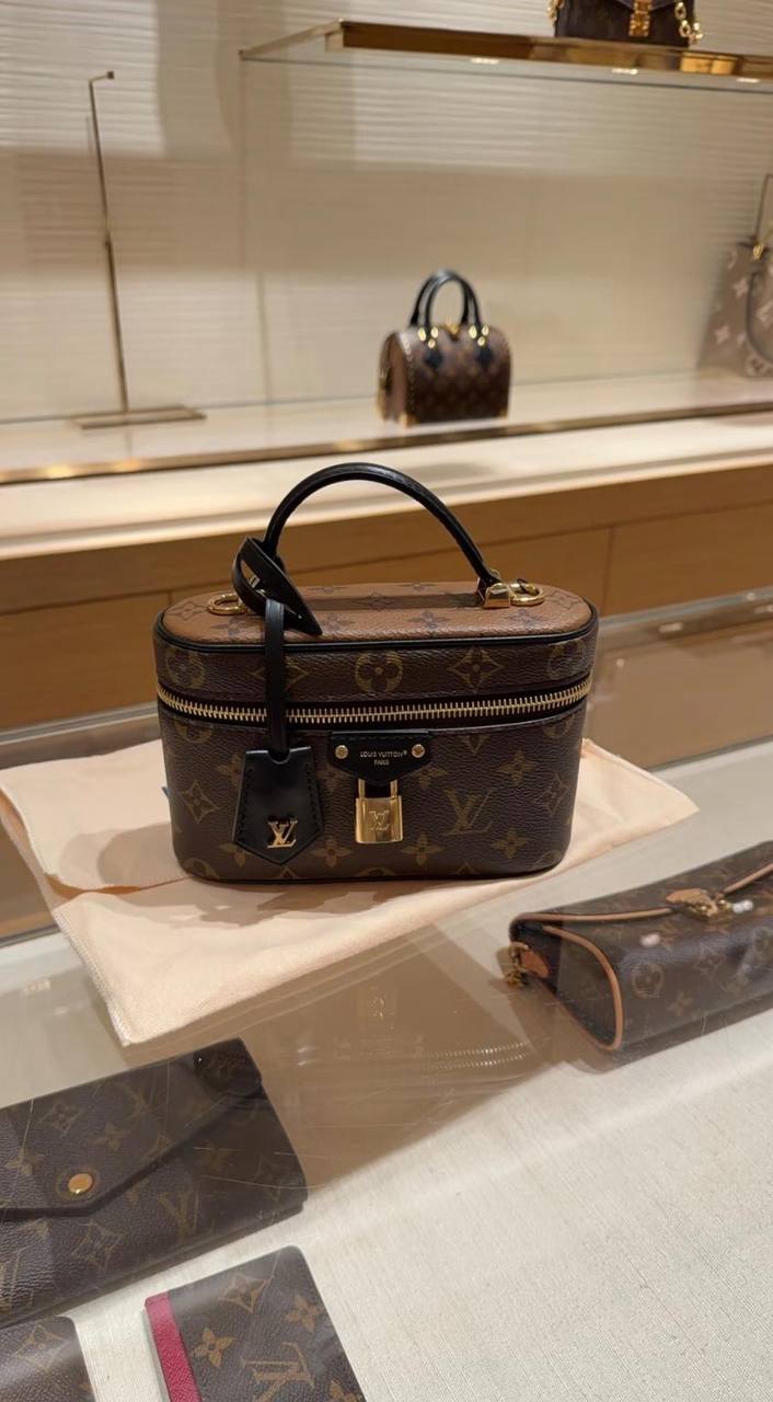 LV
95 dhs🇦🇪🇦🇪
with box

Zain07
♥️♥️♥️