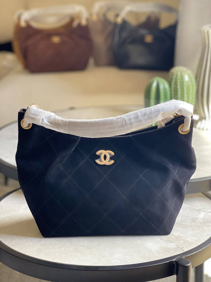 Chanel  
Available original box 
With full packing 
Super high quality 

For Price 👇 WhatsApp✅
0568585901 
0507557372
0552275751 Owner Zain 👌

Zain283
♥️♥️♥️