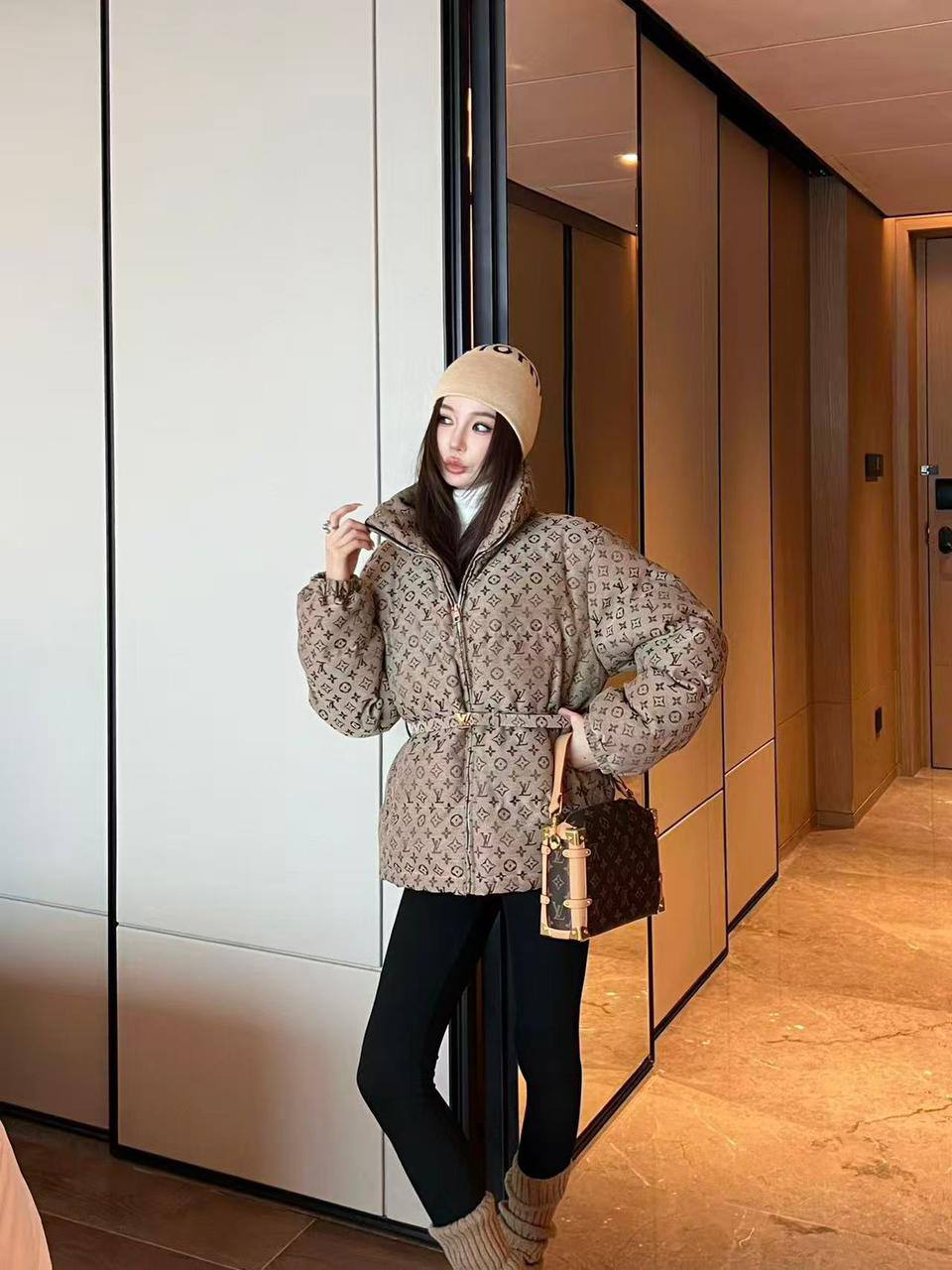 *New collections    
330 dhs🪙🌨️
*good  quality  ♥️♥️
*Sizes:S M L xl* 
*AVAILABLE NOW*

Zain231
♥️♥️♥️