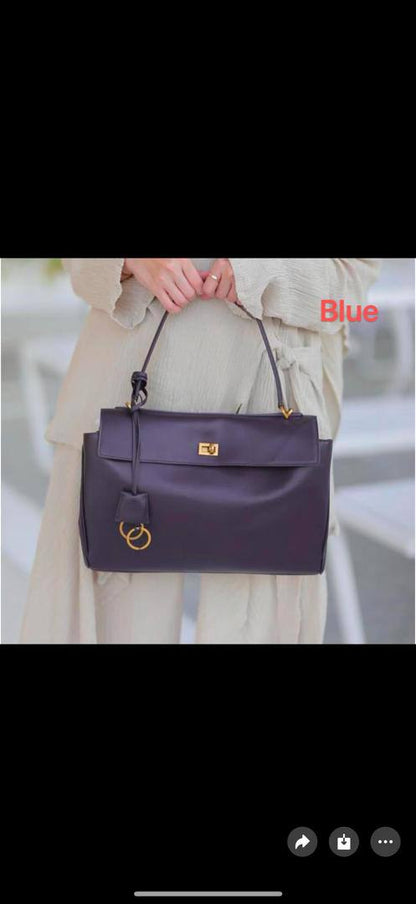 Bags
Update Stock
90 dhs✅
high quality 
With box
🎁🎁🎁

Zain26
♥️♥️♥️