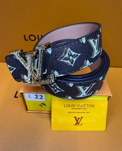 LV Belt

With box 
🎁🎁🎁

40 dhs🪙💕

Zain93
♥️♥️♥️