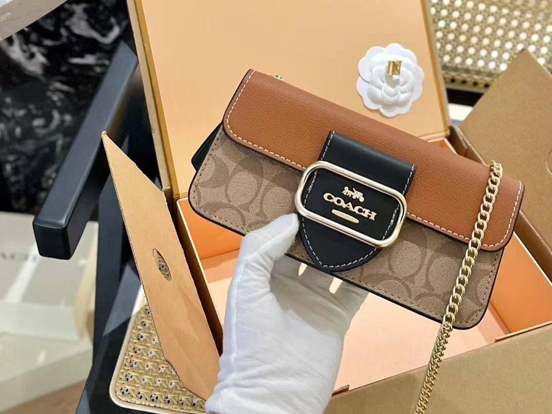 COACH 
GOOD QUALITY 💯
90 dhs✅
WITH BOX 📦

Zain28
♥️♥️♥️