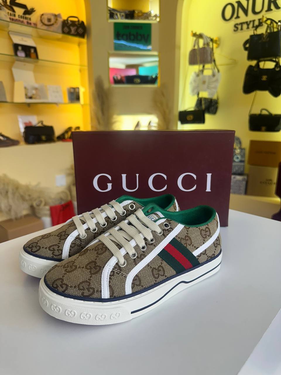Gucci

130 dhs🇦🇪🇦🇪

Zain80
♥️♥️♥️
