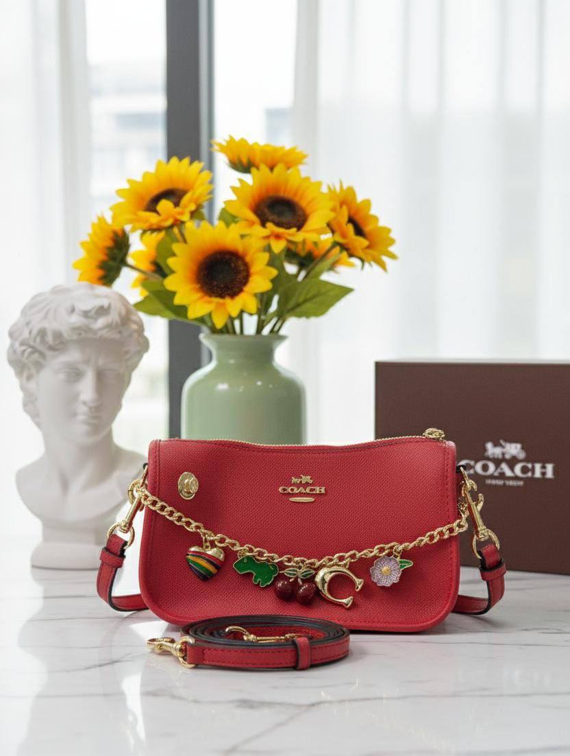 COACH 
GOOD QUALITY 
90 dhs🪙🌨️

WITH BOX 📦

Zain28
♥️♥️♥️