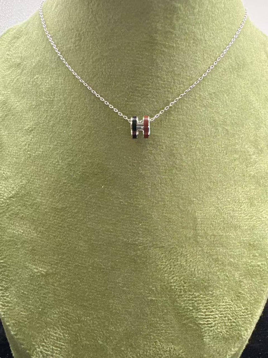 Hermes Set* 🌿
Necklace 
Earrings 
*Master quality* 🍁

95 dhs🪙💚
normal box 📦

Zain48
♥️♥️♥️