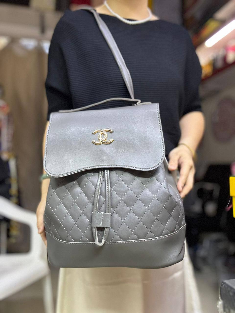 🌷Chanel backpack
Good quality 2 Use bag
Size: 29 * 34 cm
70 dhs✅

Zain115
♥️♥️♥️