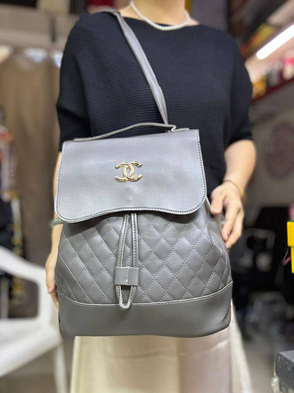 🌷Chanel backpack
Good quality 2 Use bag
Size: 29 * 34 cm
70 dhs✅

Zain115
♥️♥️♥️