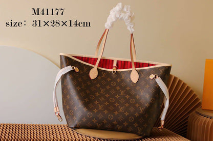 LV Master
Neverfull 
320 dhs❣️
#Medium size 31cm💕🥳

Zain228
♥️♥️♥️
