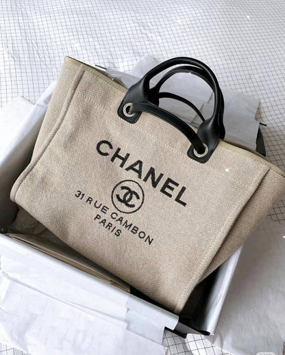 🏖Chanel canvas bag
1️⃣ First quality
Size : 47* 32 cm

85 dhs🇦🇪🇦🇪

Zain115
♥️♥️♥️