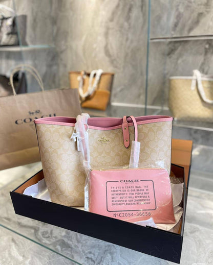 💞 Coach 2 in 1  2️⃣-sided
1️⃣ First quality＋🎁

Big Size : 45 * 30 cm

95 dhs🇦🇪

with box 🎁

Zain115
♥️♥️♥️