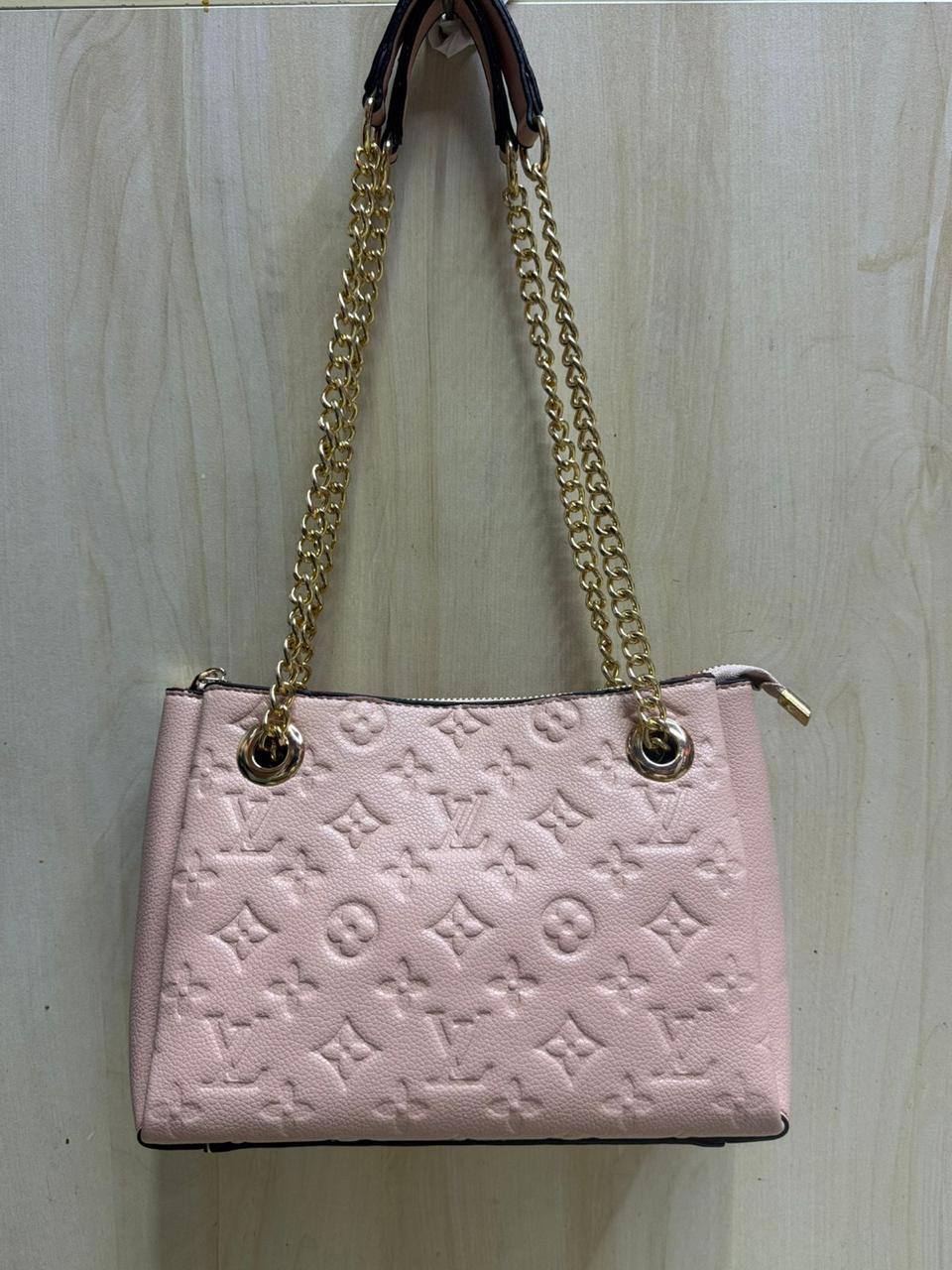 🎉 Offer 🎊  LV Surene
1⃣️ First quality
Size: 23 * 14 cm
70 dhs🪙🌨️
Limit Stock ⛔️⛔️

Zain115
♥️♥️♥️
