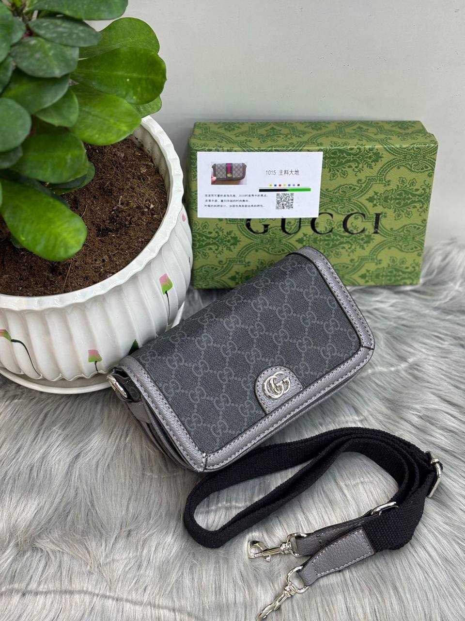 GUCCI
SIZE  ………20 CM 🥰
90 dhs✅

with box 🌷
🎁🎁🎁

Zain244
♥️♥️♥️