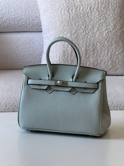 Hermes birkin 25cm💕master quality😍

with box❤️
🎁🎁🎁

400 dhs🪙🌨️

Zain52
♥️♥️♥️