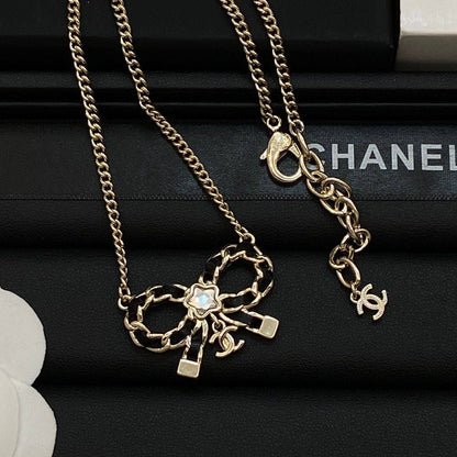 CHANEL ❤️‍🔥*
Necklace 💥
Earring ✨
Master quality 💯
With normal boxes 🗃️ 
90 dhs✅
With master box 📦 
95 dhs✅

Zain216
♥️♥️♥️