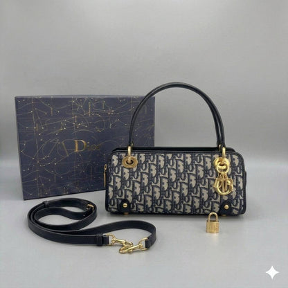 CHRISTIAN DIOR
East west D- vibe Bowling
Gold hardware
With long belt strap
With BOX
size : 28 cm

110 dhs🇦🇪🇦🇪

Zain239
♥️♥️♥️