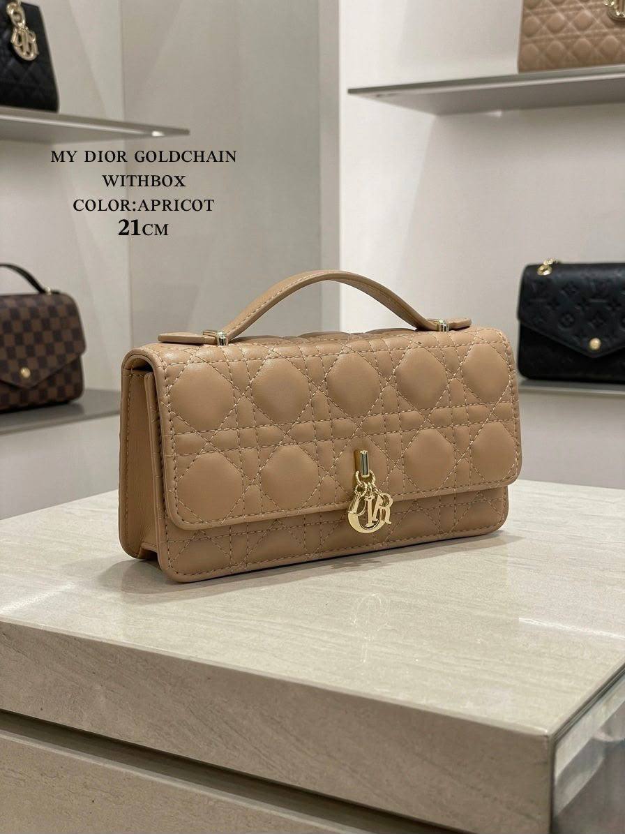 Dior
ᴛᴏᴘ ʜᴀɴᴅʟᴇ/ ɢᴏʟᴅᴇɴ ᴄʜᴀɪɴ
ᴡɪᴛʜʙᴏx
ʟᴀᴍʙsᴋɪɴ ᴍᴀᴛᴇʀɪᴀʟ
sɪᴢᴇ:𝟐𝟏ᴄᴍ
110 dhs🇦🇪🇦🇪

Zain56
♥️♥️♥️
