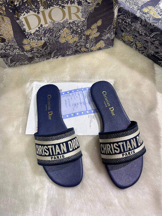 Dior slipper  
Size;36 to 42
85 dhs🪙🪙

Zain241
♥️♥️♥️