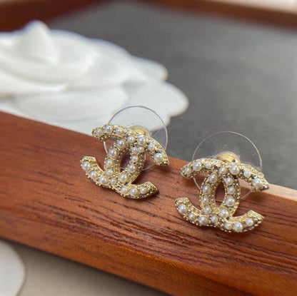 Chanel Earrings* 💎
Master quality 🎉

45 dhs❤️
normal box 📦

Zain48
♥️♥️♥️