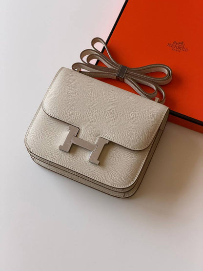 Hermes
constance 18cm💥❣️super Master quality ✅with box📦
460 dhs✅

Zain52
♥️♥️♥️