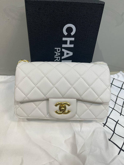 Chanel
Caviar classic
with box 
🎁🎁🎁

100 dhs🪙🌨️

Zain136
♥️♥️♥️