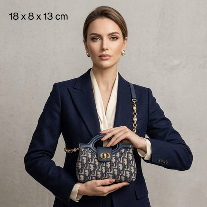 Dior
ᴊᴏʟɪᴇ ᴛᴏᴘ ʜᴀɴᴅʟᴇ ʙᴀɢ
ʙʟᴜᴇ ᴏʙʟɪǫᴜᴇ ᴊᴀᴄǫᴜᴀʀᴅ
ғᴇᴀᴛᴜʀᴇs sɪɢɴᴀᴛᴜʀᴇ CD
ᴄʟᴀsᴘ ᴡɪᴛʜ ᴘᴇᴀʀʟ ᴏɴ ᴛᴏᴘ
ᴡɪᴛʜ ɢᴏʟᴅ ᴄʜᴀɪɴ ᴡɪᴛʜ ᴘᴇᴀʀʟ
ʟᴏɴɢ ᴀᴅᴊᴜsᴛᴀʙʟᴇ sᴛʀᴀᴘ
sɪᴢᴇ: 18 cm
ᴡɪᴛʜ BOX
🎁🎁🎁

95 dhs✅

Zain31
♥️♥️♥️